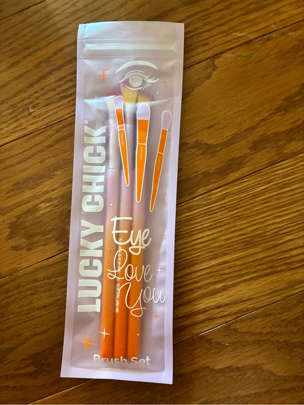 Lucky chick Eye Love You brush set